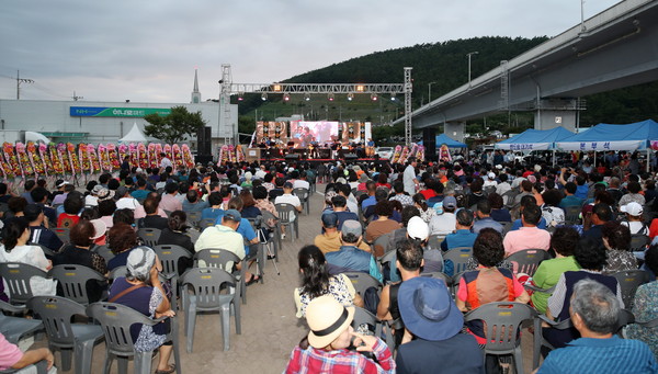 지난해 태안 안흥항 일원에서 개최됐던 제5회 한여름 밤의 해변음악회 모습./ⓒ태안군청