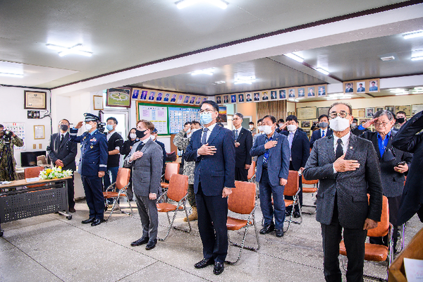 ‘제75주년 미공군 영령 추도식’이 지난  6일 오후 남해군에 소재한 ‘제2차세계대전 미공군전공기념관’에서 열렸다./ⓒ남해군