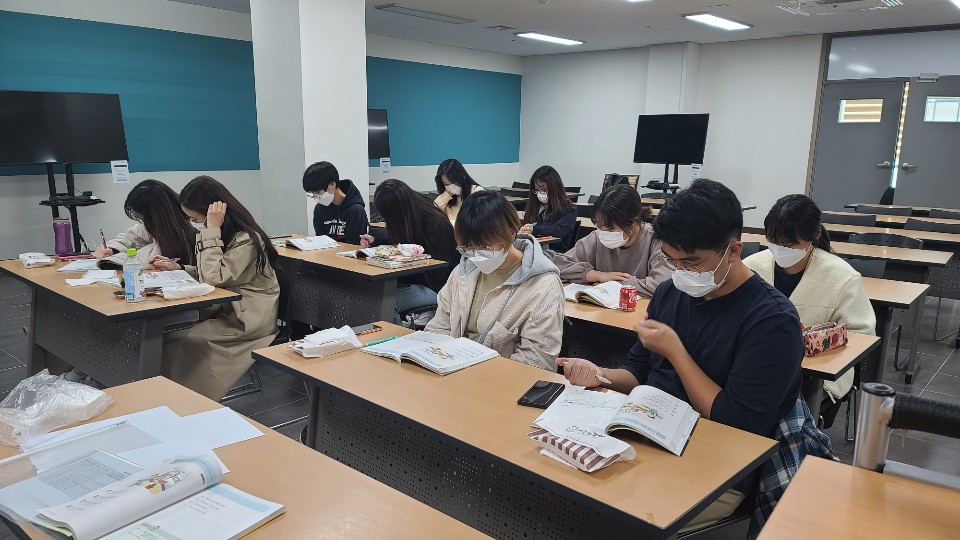 나사렛대학교 NGLA 소속 학생들이 외국어 교육과정에 참여하고 있다./ⓒ나사렛대학교