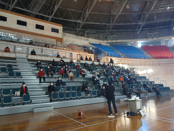 축산기업중앙회 경상남도 지회는 지난 11일 진주시 초전동 진주 종합체육관에서 축산물 취급 업소 영업자 정기교육을 실시했다./ⓒ진주시