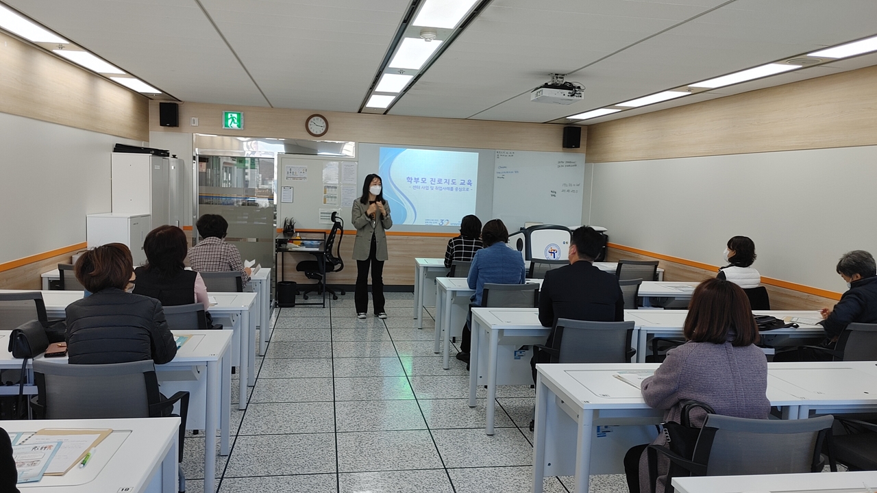 장애학생 학부모 대상으로 대전발달장애인훈련센터(이하 훈련센터)와 연계한 진로기관 탐방 모습./ⓒ대전시교육청