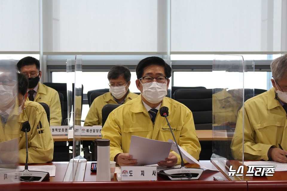 양승조 충남도지사가 16일 도청 중회의실에서 열린 실국원장회의를 주재하고 있다./ⓒ박성민기자