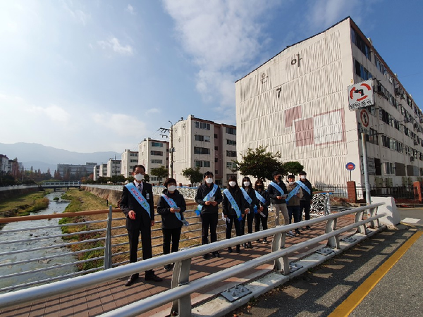 창원시는 17일 건전한 부동산 거래질서 확립과 투명하고 안전한 부동산 거래문화 조성, 창원시 부동산 가격 안정화를 위한 부동산시장 점검 및 단속을 실시했다./ⓒ창원시