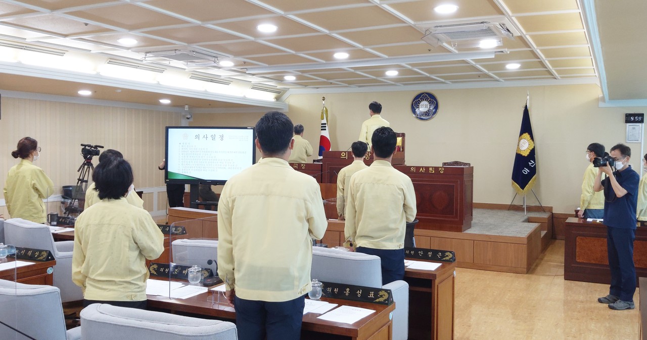 [아산=뉴스프리존]김형태 기자=25일 오전 9시 59분쯤 충남 아산시의회 제224회 임시회 개회식이 시작됐다./ⓒ김형태 기자