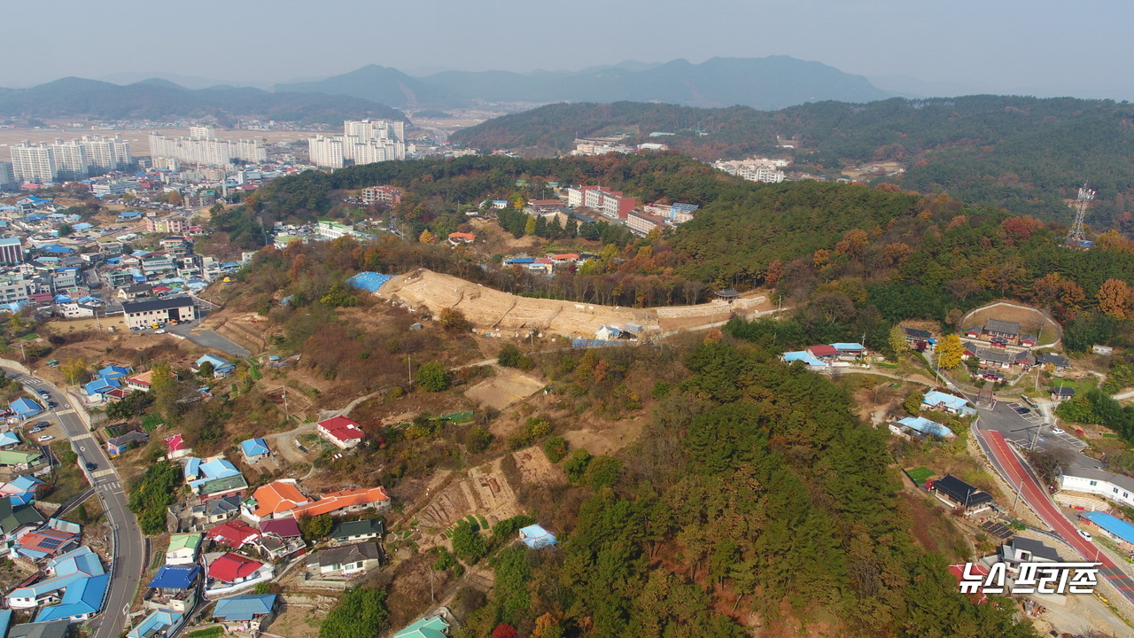 조선시대 방어시스템인 ‘서천읍성’이 온전한 모습으로 드러나 관심을 모으고 있다.©서천군청