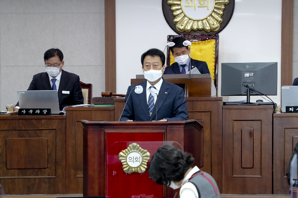 문준희 합천군수는 30일 개최된 제250회 합천군의회 정례회 1차 본회의에서 2021년 예산안에 대한 시정연설을 하고, 내년도 군정 운영방향을 제시 했다./ⓒ합천군