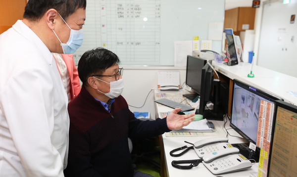 도성훈 교육감 수능 병원시험장 점검 모습/ⓒ뉴스프리존