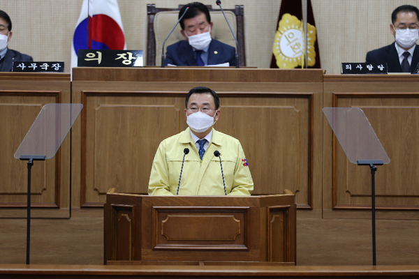 통영시장은 통영시의회 본회의에서 2021년도 예산안 시정연설을 했다./ⓒ통영시