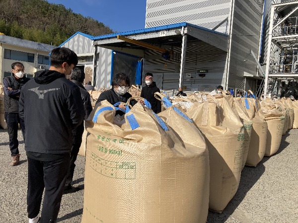 사천시는 2020년산 공공비축미곡 수매를 위해 지난 10월 5일 산물벼를 시작으로 12월 1일까지 총 목표물량인 4,271톤에 대한 매입을 100% 완료했다./ⓒ사천시