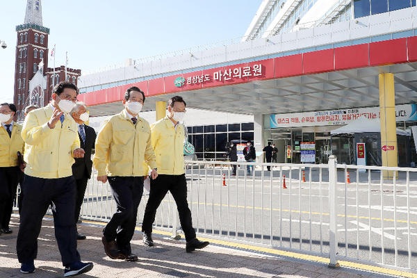 창원시는 정세균 국무총리를 만나 국립현대미술관 유치와 창원시 의과대학 신설 등 지역현안 해결을 위한 지원을 건의했다. /ⓒ창원시