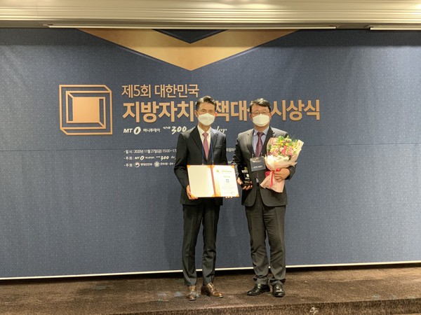 지난달 27일 부천시가 여의도 켕신턴호텔에서 열린 ‘2020년 대한민국 지바자치 정책대상’에서 최우수상을 수상한 모습/ⓒ부천시