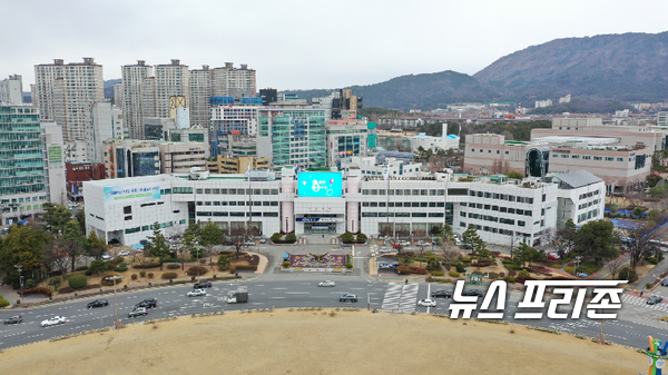 창원시는 8일 오후 코로나19 발생 현황 브리핑을 열고 지난 7일 오후 1명, 8일 6명 총 7명의 확진자가 추가 발생했다.(창원시청)/ⓒ뉴스프리존 DB