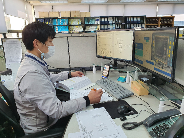 8일 디지털 품질검사시스템을 활용해 품질검사 시행중인 모습./ⓒ한국남동발전