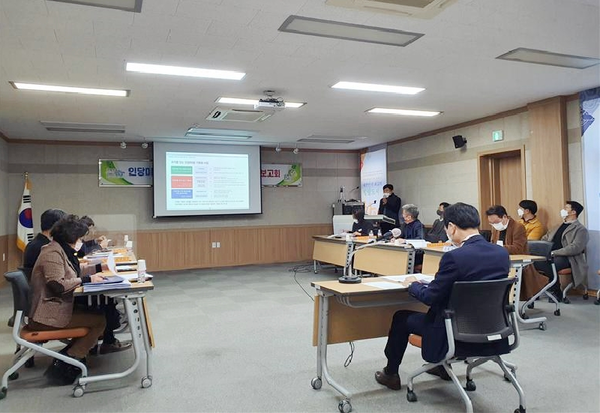 함양군은 지난 14일 군청에서 2019년 도시재생 뉴딜사업 공모에 선정된 인당마을 우리동네살리기 사업에 대한 추진사항 보고회를 개최했다./ⓒ함양군