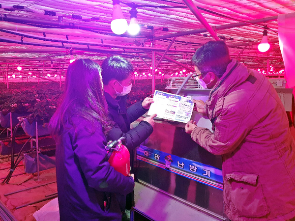 함양군은 본격적인 겨울철로 접어듬에 따라 시설하우스의 한파와 폭설로 인한 피해를 최소화할 수 있도록 철저한 사전 안전관리를 당부했다./ⓒ함양군