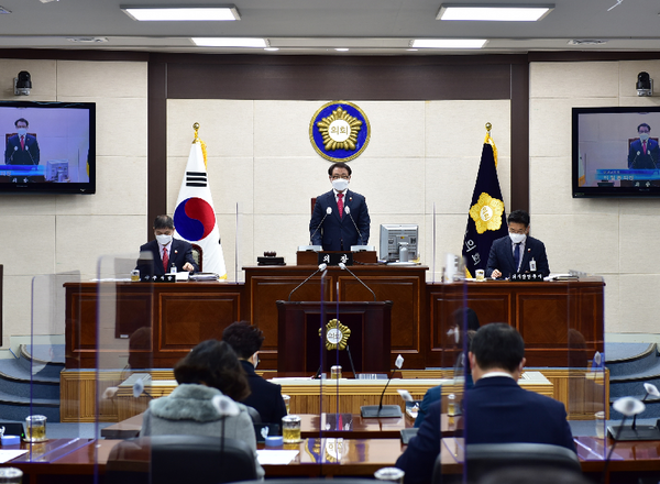 17일 군의회 본회의장에서 제280회 2차 정례회 제3차 본회의를 진행 모습./ⓒ창녕군