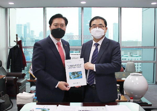 또다시 국회 찾은 허성무 창원시장, 현안 사업 속도 낸다. (송석준(국민의힘) 국토교통위원회 위원)/ⓒ창원시