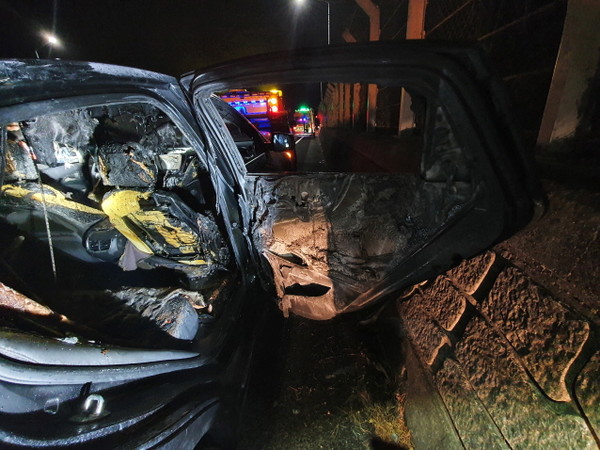 23일 오후 6시 16분쯤 충남 보령시 주교면 관창리 관창공단 인근 도로에서 만리브 승용와 싼타페 승용차가 추돌하면서 만리브 차량에 불이 나 20여분만에 진화됐다./ⓒ보령소방서