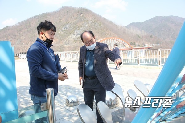 관광시설 현장점검 중인 류한우 단양군수.(사진제공=단양군)