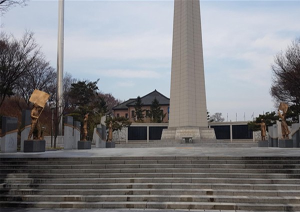 동구 효목동에 위치한 망우당공원내 조양회관(광복회 대구시지부)과 항일독립운동기념탑/ 광복회 대구시지부