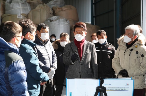 이강덕 포항시장이 철강공단 지반침하 신속대책 추진을 주문하고 있다/Ⓒ포항시