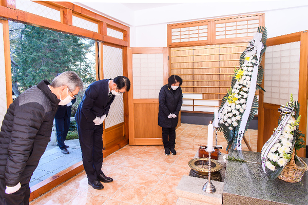 장충남 남해군수가 2021년 남해군의 행정 기조를 ‘적극 행정’으로 꼽고, 굵직한 현안사업을 차질없이 추진해 나가겠다. /ⓒ남해군