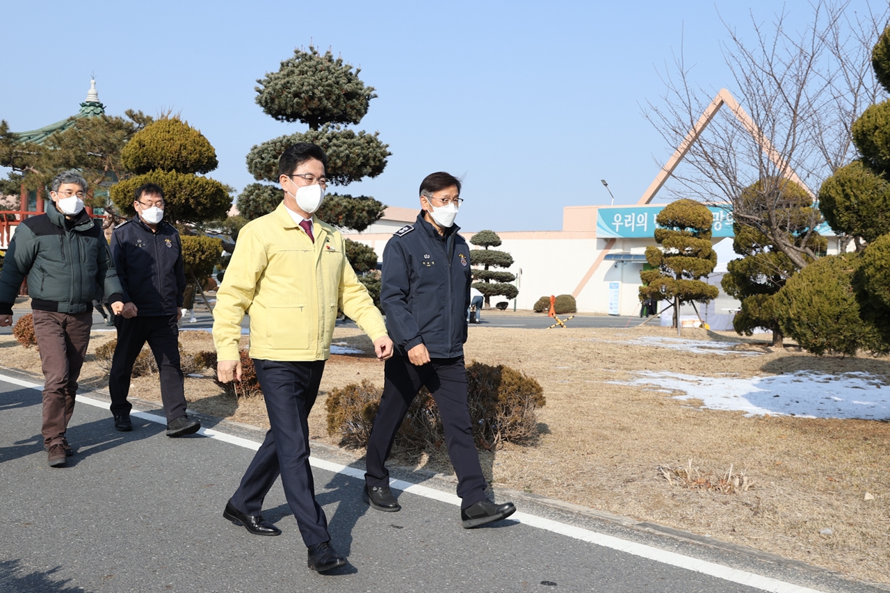 허태정 대전시장은 5일 오후 대전교도소를 방문해 코로나19 대응 실태 점검에 나섰다./ⓒ대전시