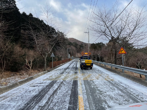 거제시 제설작업(소동고개)/ⓒ거제시