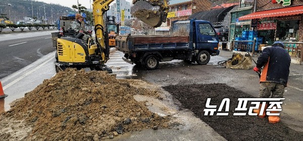 수도관 동파 복구 작업 장면.Ⓒ보령시청