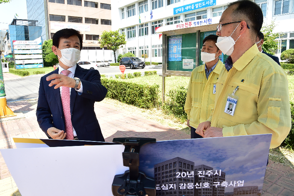 스마트한 진주, 새해 힘찬 출발.(감응신호 현장점검)/ⓒ진주시