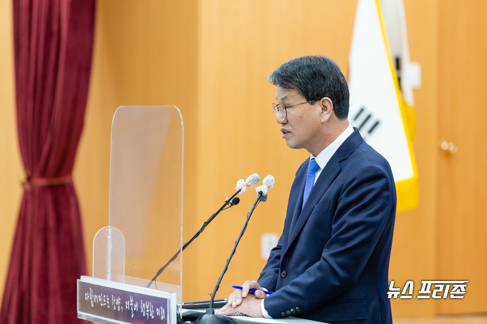 김돈곤 청양군수는 21일 군청 대회의실에서 1월 정례브리핑을 갖고 2월말부터 3월말까지 의료기관 종사자와 집단시설 종사자, 생활자 1440명에 대한 접종을 우선 실시한다고 밝혔다.Ⓒ청양군청