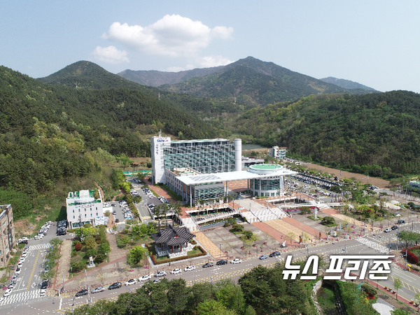 사천시가 제1일반산업단지와 에르가 아파트 사이 완충녹지 내 미세먼지 저감 및 도시열섬현상 완화를 위한 미세먼지 차단숲 조성사업을 추진한다.(사천시청)/ⓒ뉴스프리존 DB