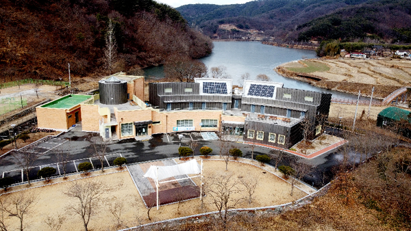 의령군, 일반농산어촌개발사업 추진 전담부서 신설.(농산촌개발사업으로 추진한 의령군 대의면신전권역 천하장사골센터 전경)/ⓒ의령군