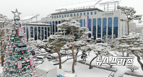 거창군은 경상남도 최초로 남성근로자의 육아휴직을 장려하고 지역사회의 출산장려 및 일과 가정생활의 양립 분위기를 조성하고자 올해부터 ‘아빠육아휴직 장려금 지원 사업’을 시행한다.