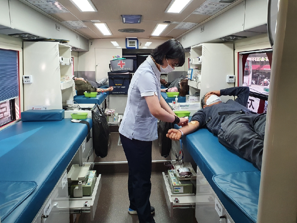 거창군은 대한적십자사 경남혈액원과 함께 ‘동절기 생명 나눔 사랑의 헌혈운동’ 행사를 가졌다. /ⓒ거창군