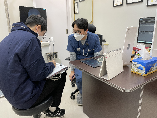 거창군은 관내 의료기관ㆍ약국 등 100개소를 방문한 발열이 있는 이용자를 대상으로 선별진료소와 서경병원 호흡기전담클리닉에 우선 방문하도록 지도·점검한다./ⓒ거창군