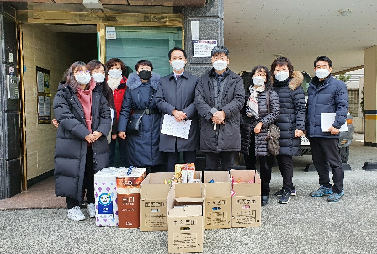 대전시의회 권중순 의장은 5일 제256회 임시회 제2차 본회의를 마치고, 대전시 중구 소재 아동공동생활가정 ‘행복한 우리집’에 방문해 시설 필요물품을 전달하고 격려했다./ⓒ대전시의회