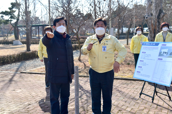 진주시가 코로나19 확산 및 장기화에 대비해 미래형 선별진료소를 구축한다.(조규일 시장 현장 점검)/ⓒ진주시