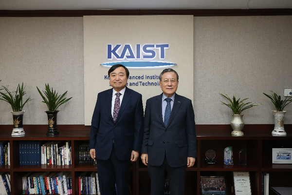 KAI 안현호 사장, KAIST 총장과 위성 분야 협력 논의./ⓒKAI