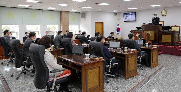 산청군 의회는 제272회 임시회를 열고 오는 26일까지 5일간의 임시회 회기 일정에 들어갔다./ⓒ산청군