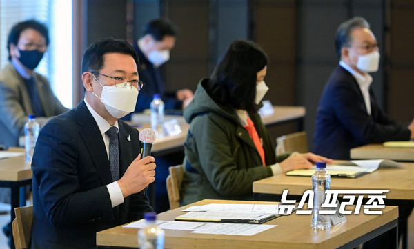 박남춘 인천시장은 “4자 합의는 매립지 연장이 아닌 종료를 위한 합의”라며 ‘수도권 매립지 2025년 종료’에 대한 강력한 의지를 나타냈다. 사진은 박남춘 시장이 지난 22일 ‘시민정책네트워크’ 대표회의에 참석해 인사말을 하는 모습. / ⓒ 박남춘 인천시장