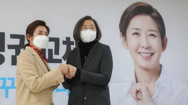 나경원 국민의힘 서울시장 예비후보가 24일 오후 서울 여의도에 마련된 선거사무실에서 이수정 경기대학교 범죄심리학과 교수를 제3호 전문가 고문으로 영입하면서 기자회견을 열었다.  국회사진기자단