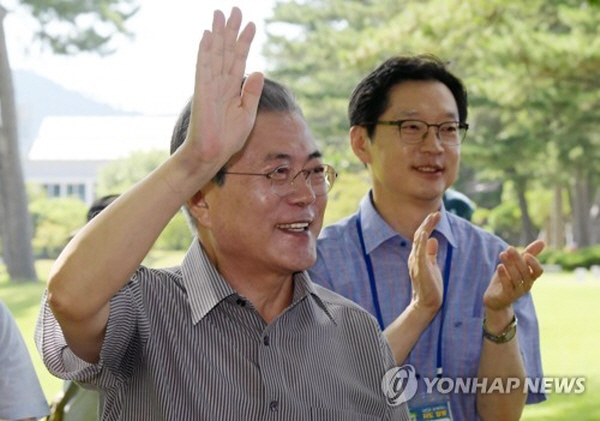 김경수 경남지사는 문재인 대통령의 최측근이라 할 수 있다. 함께 노무현 전 대통령을 모시기도 했으니. /ⓒ 연합뉴스