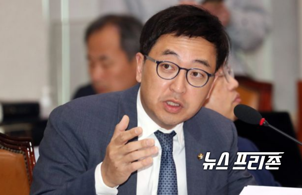 사진은 지난 2019년 7월 8일 윤석열 검찰총장 후보자를 상대로 금태섭 위원이 질의하고 있다.