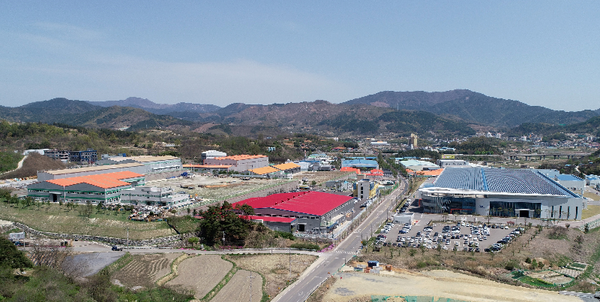 산청군은 지난해 하반기 기준 경남 도내에서 가장 높은 고용률을 기록한 산청군이 올해에도 공공분야 일자리 2000개 이상을 제공할 계획이다.(산청군 금서농공단지)/ⓒ산청군