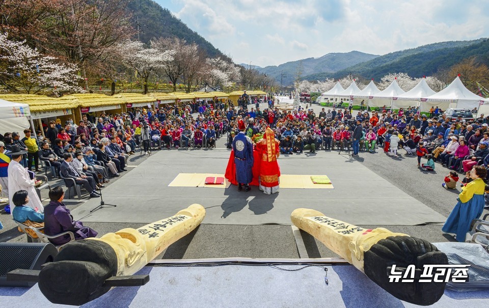 칠갑산장승문화축제 장승 혼례식 장면.◎청양군청