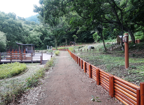 서산시 해미면 대곡리 한티고개에서 해미순교성지로 이어지는 11.3km 구간의 해미 천주교 순례길 정비사업이 5년간의 공사 끝에 최근 완료됐다./ⓒ서산시청