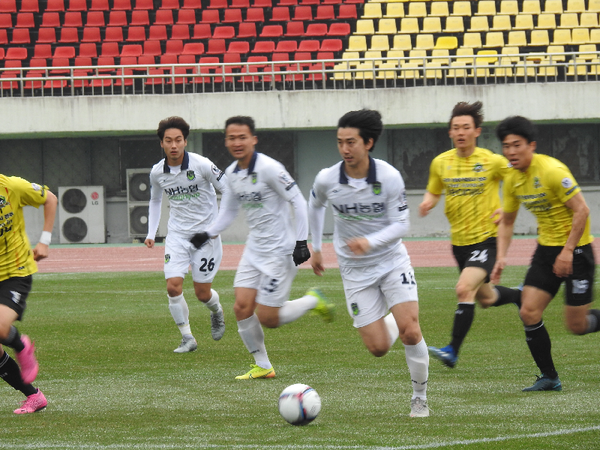 진주시민축구단이 3월 20일 전주종합경기장에서 열린 2021 K4리그 2라운드 경기에서 전주시민축구단에 5 대 0으로 승리했다./ⓒ진주시