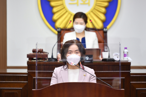 포천시의회 박혜옥의원이제156회 임시회에서  5분자유발언을 하고 있다./Ⓒ포천시의회