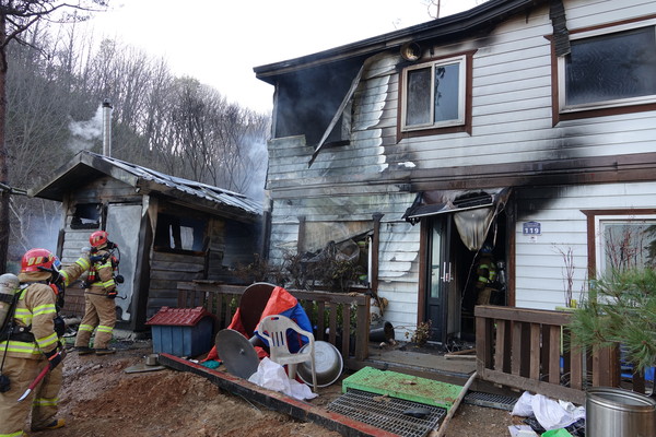 22일 오후 4시 28분쯤 충남 부여군 양화면 벽용리 한 단독주택에서 불이 나 30여분만에 진화됐다./ⓒ부여소방서